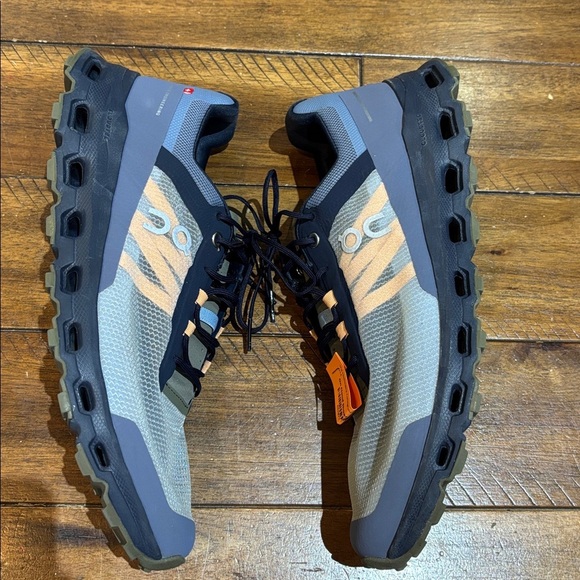 UNAVAILABLE——-Men's Gray and Black On Cloud Athletic Shoes - Picture 3 of 7